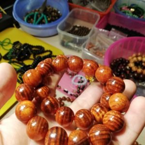 vòng tay gỗ huyế long thấu quang